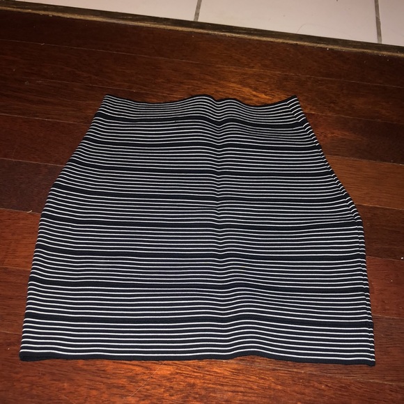 Mini skirt - Picture 4 of 5